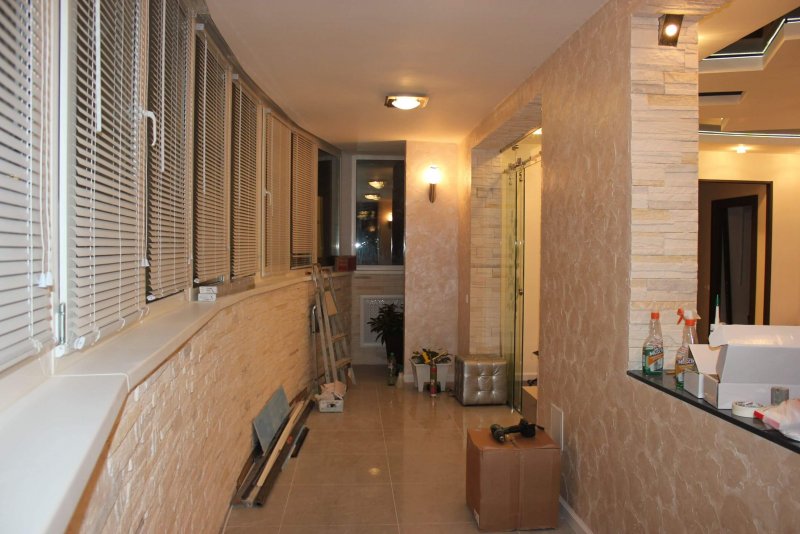 Отделка балкона декоративным камнем