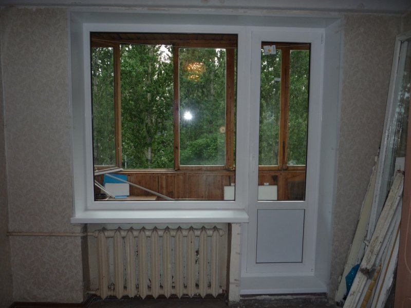 Балконная дверь с окном