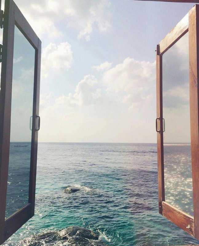 Окно с видом на море