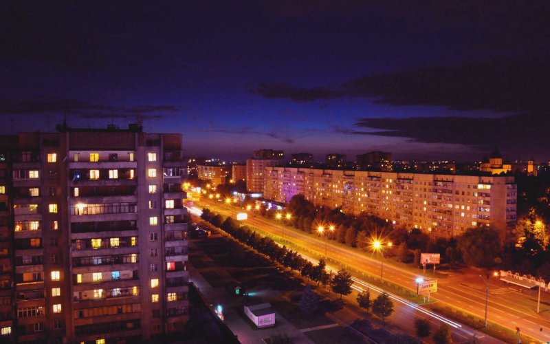 Ночной многоквартирный дом