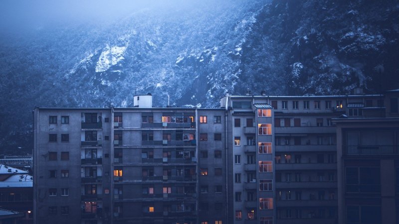 Светящиеся окна небоскреба
