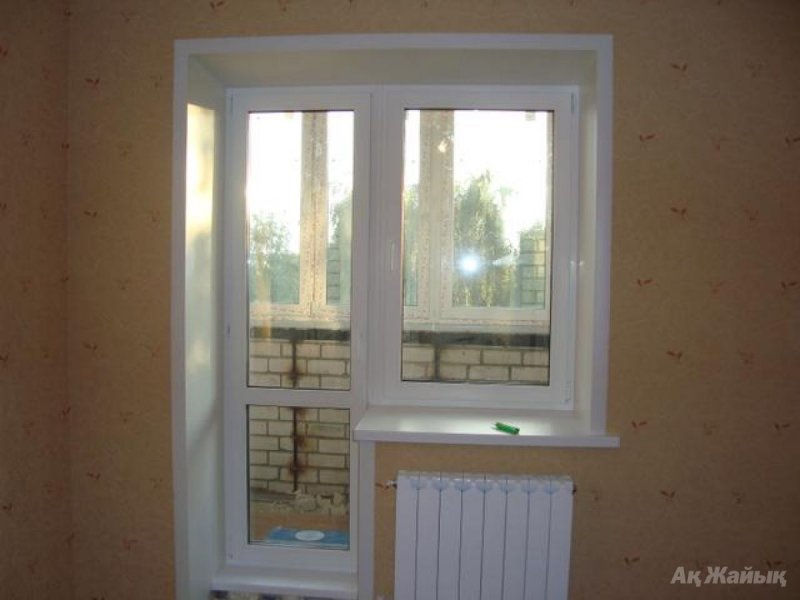 Балконная дверь пластиковая с окном