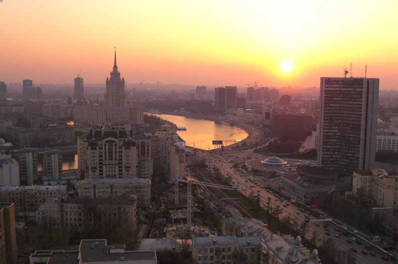 Высотка на Краснопресненской рассвет