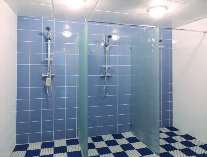 Душевые в бассейне