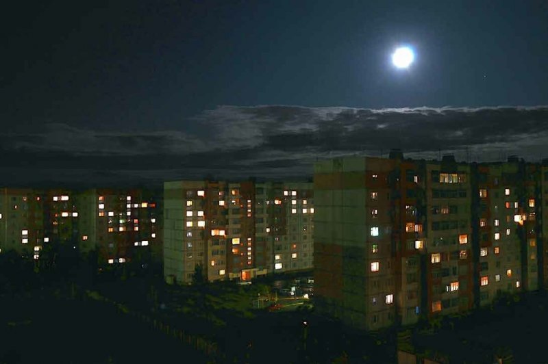 Открытое окно в квартире