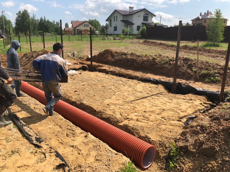 Дренажная труба под дорогу