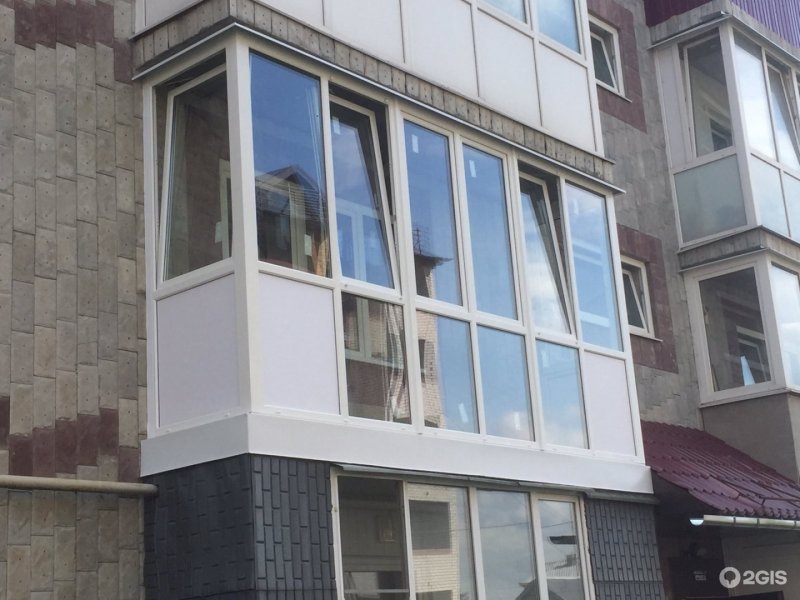 Панорамное остекление балкона с выносом
