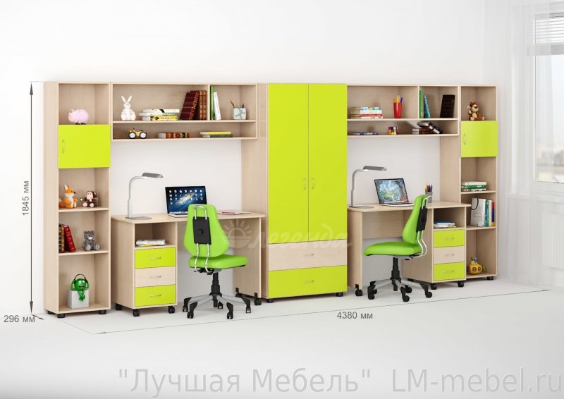 Встроенный письменный стол вдоль окна