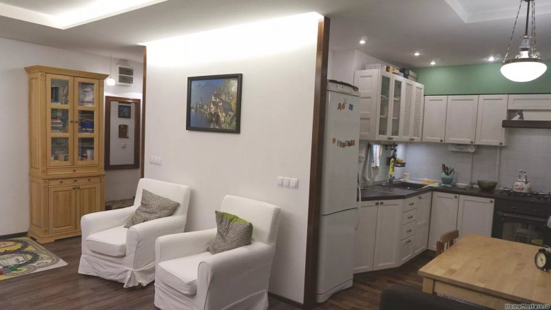 Перегородка между комнатой и коридором