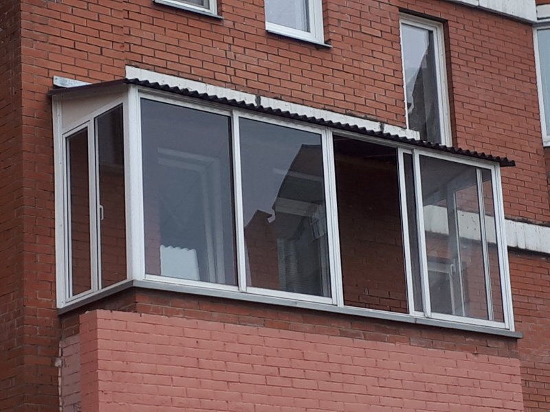 Пластиковый балкон вид с улицы