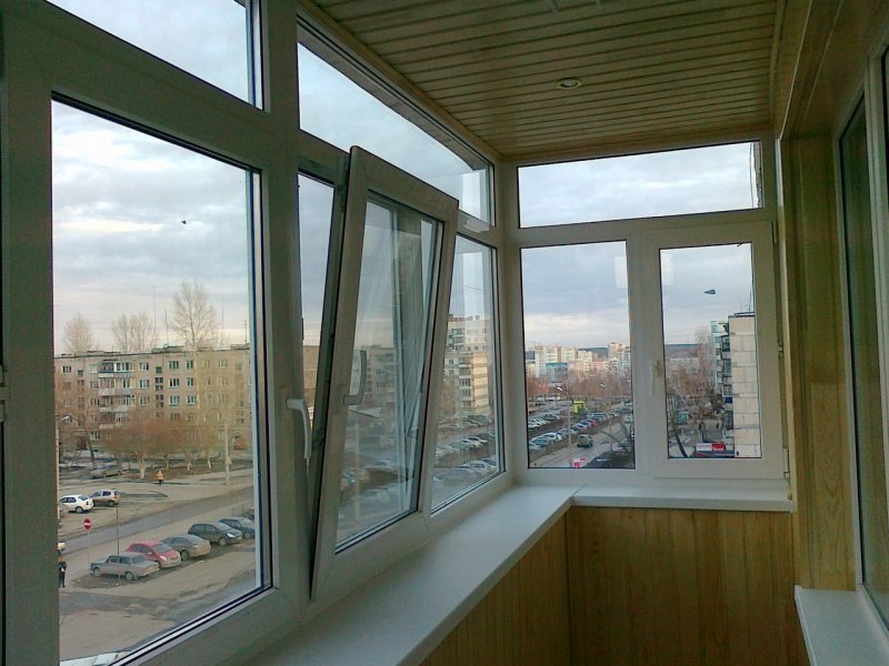 Пластиковое остекление балкона