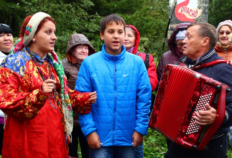 Перед домом Завалинка