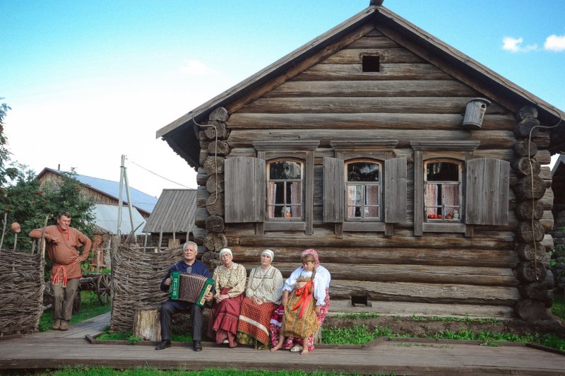 Завалинка избы