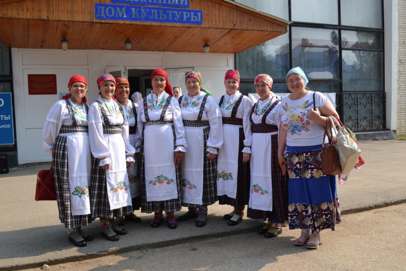 Мужики на завалинке