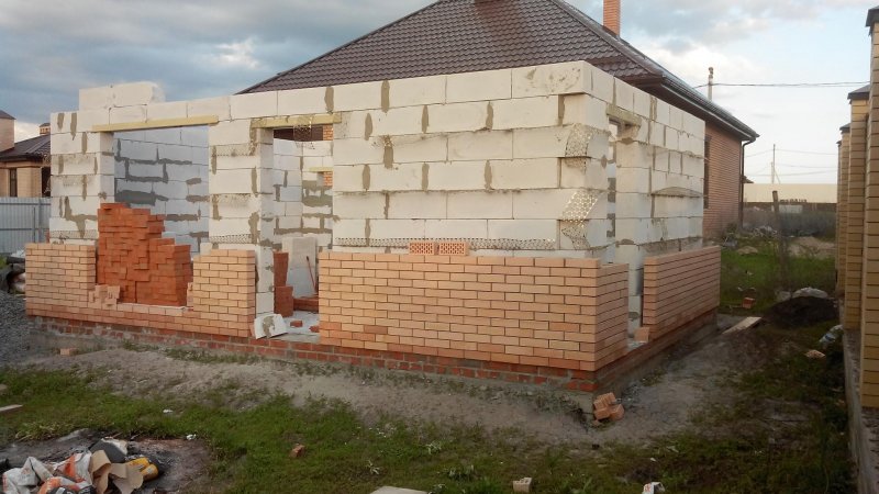 Пеноблок и облицовочный кирпич