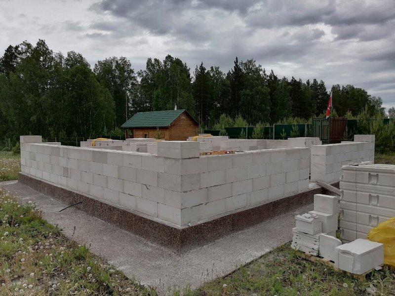 Кладка дома из газоблока