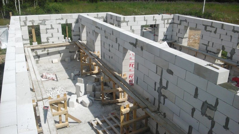 Забор из газосиликатных блоков