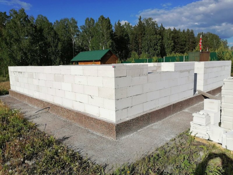 Первый ряд газобетона
