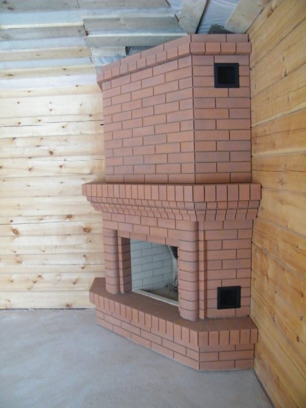 Кладка кирпича за печкой камином