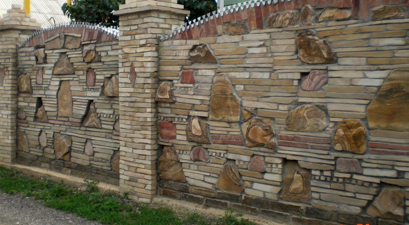 Гараж из ракушечника в пол камня
