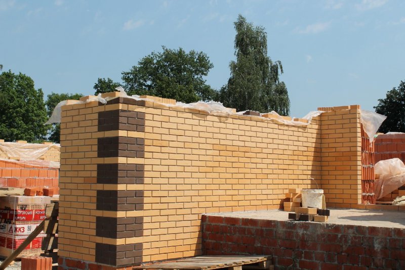 Пояски из кирпича
