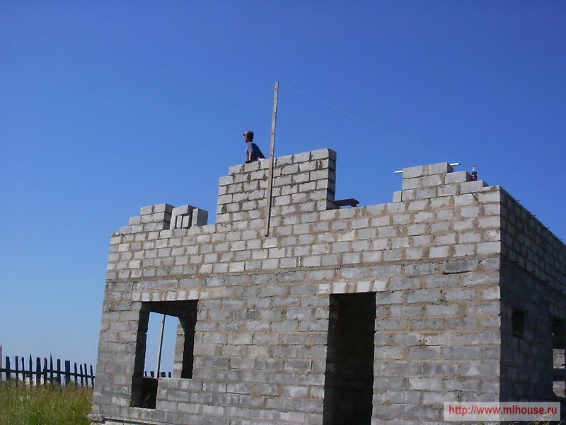 Красное кирпичное здание