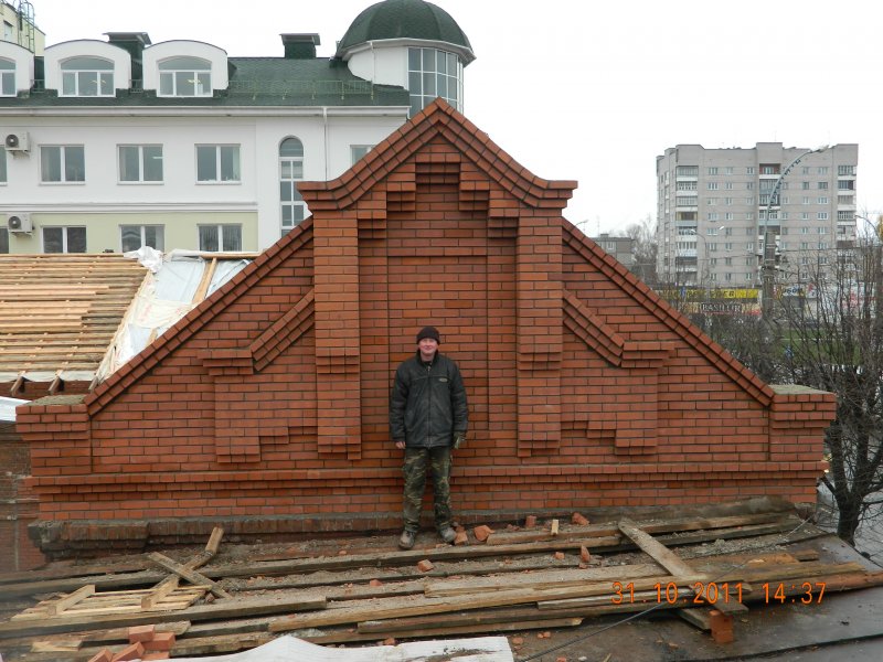 Карниз из кирпича