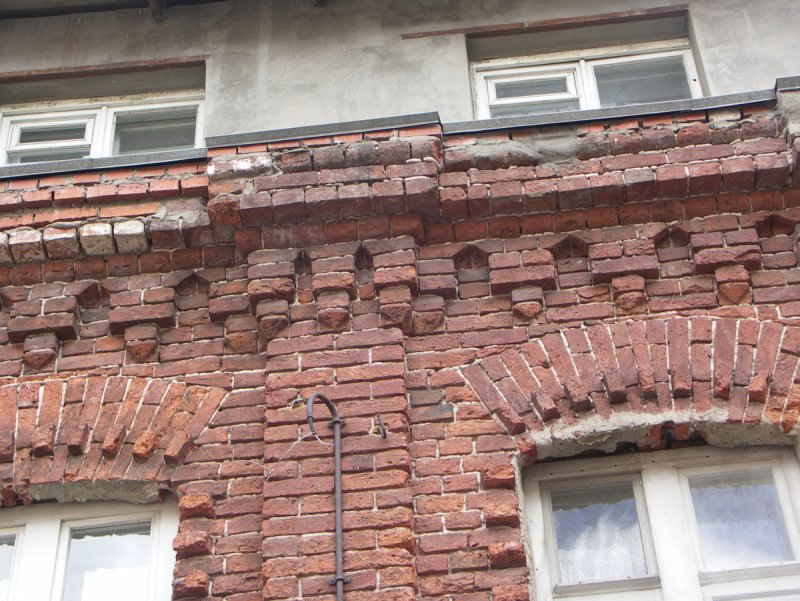 Кладка старого кирпича