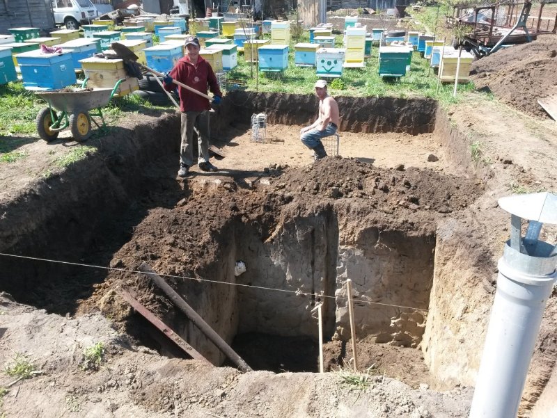 Полуподземный омшаник