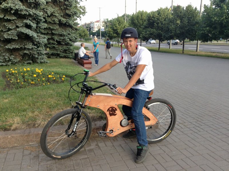 Деревянный электробайк