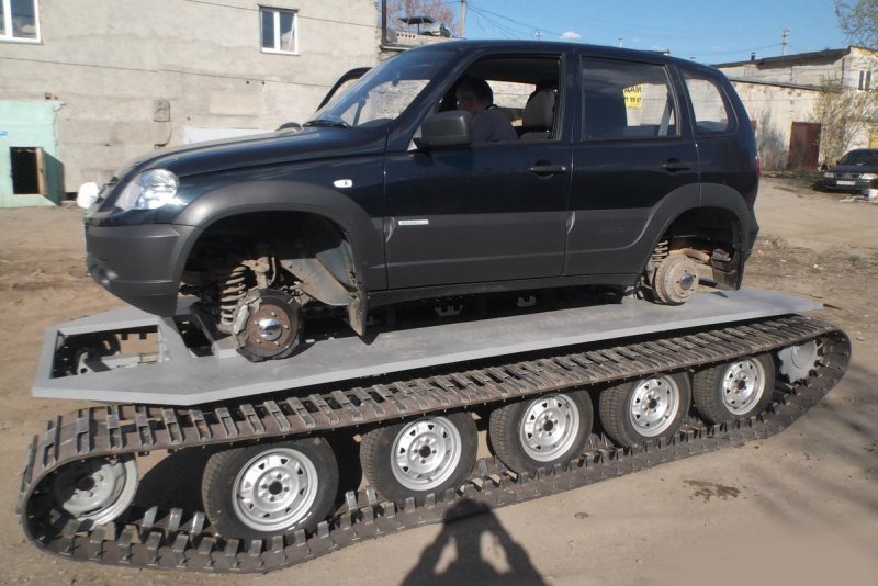 Шеви Нива на гусеницах