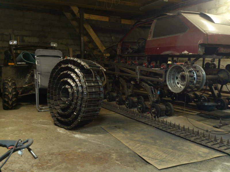 Гусеничный вездеход v8 Ripsaw