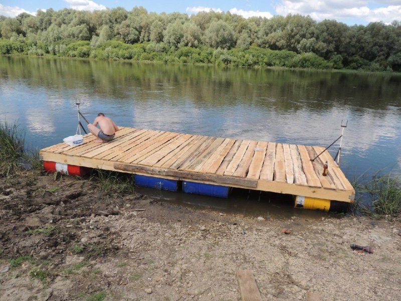 Плот на бочках