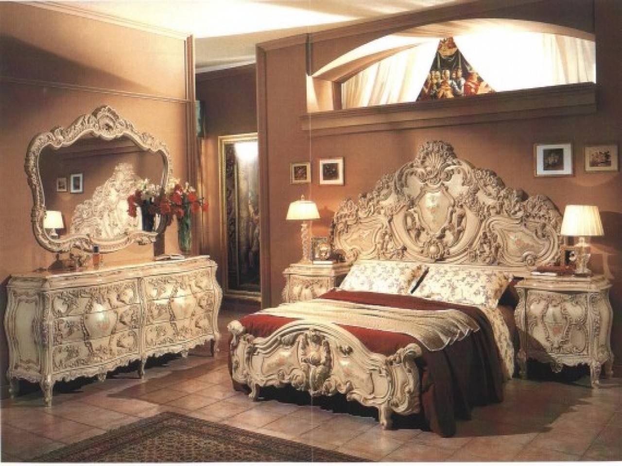 Королевский спальный гарнитур