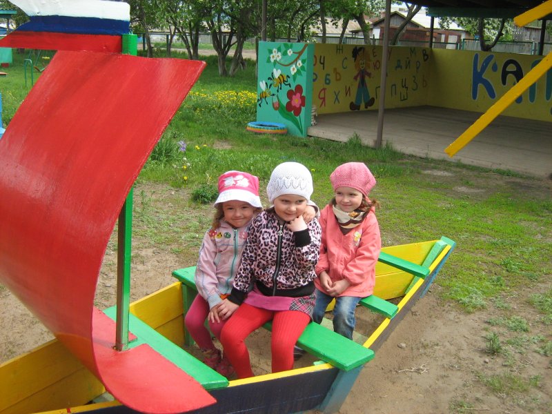 Постройки на участке детского сада