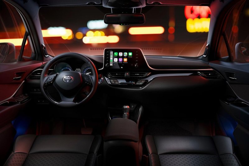 Тойота c-HR 2019 салон