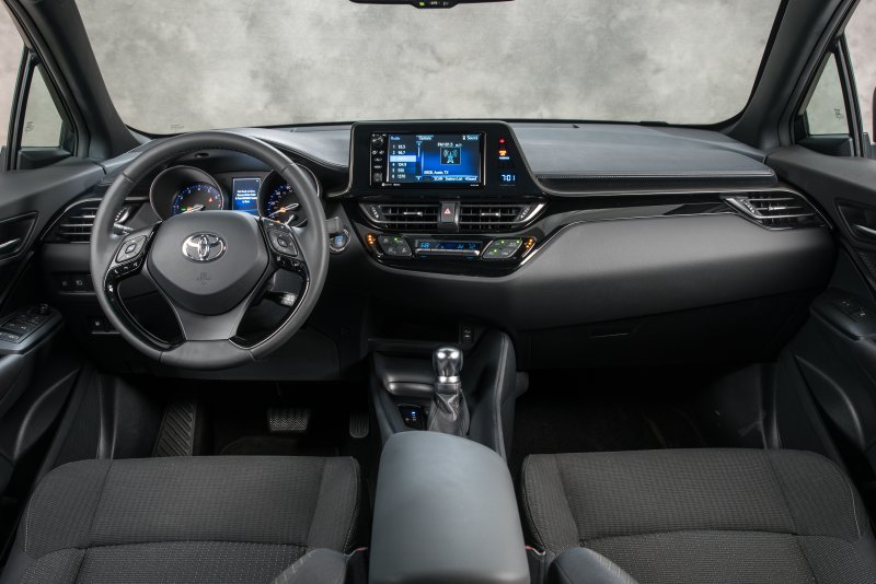Тойота c-HR 2018 салон