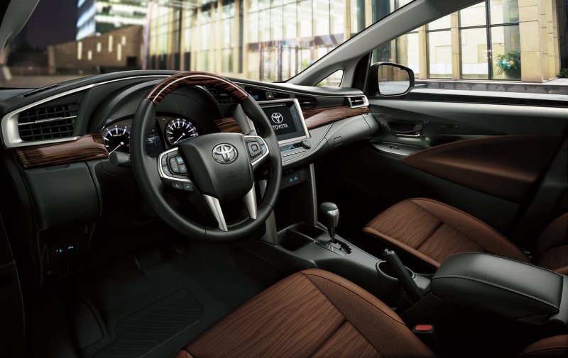 Toyota Innova 2017 Salon