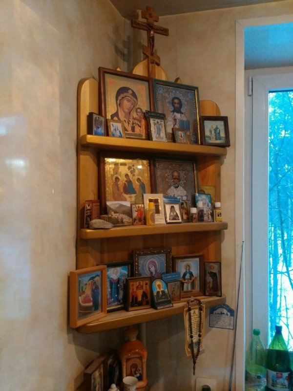 Полка для красного угла