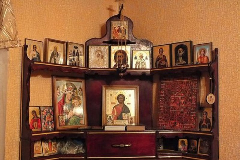 Полка для домашнего иконостаса