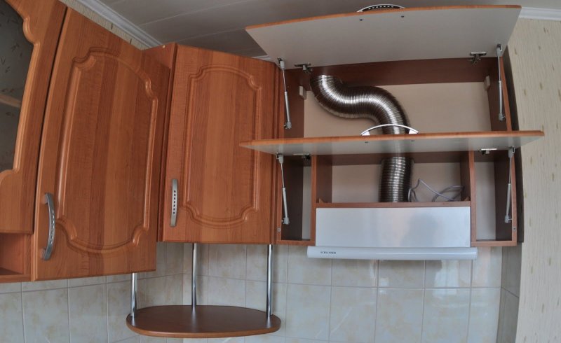 Чехол на газовую трубу на кухне