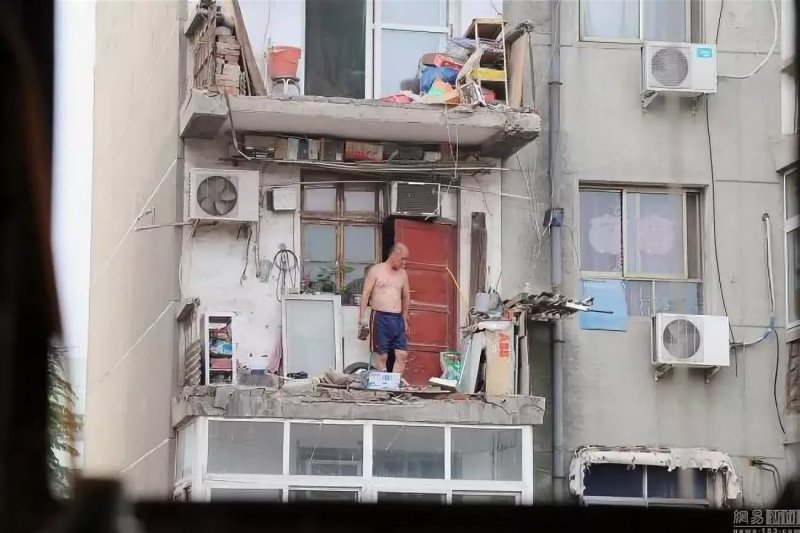 Соседние балконы