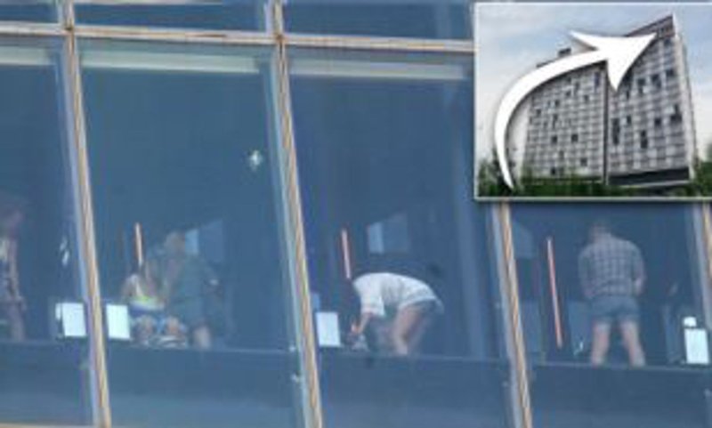 Подсмотрено в окнах небоскребов