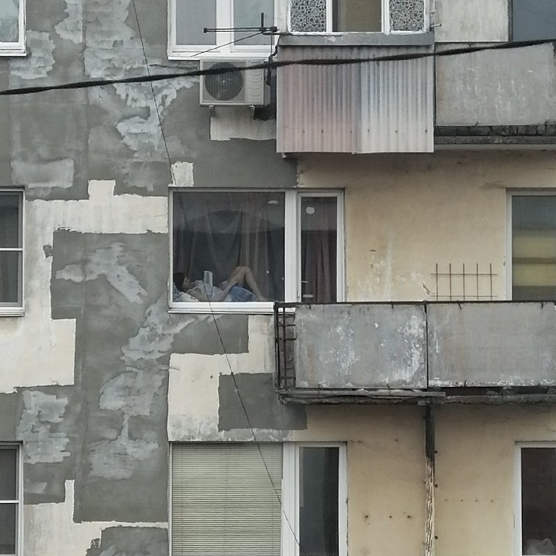 Соседка в окне