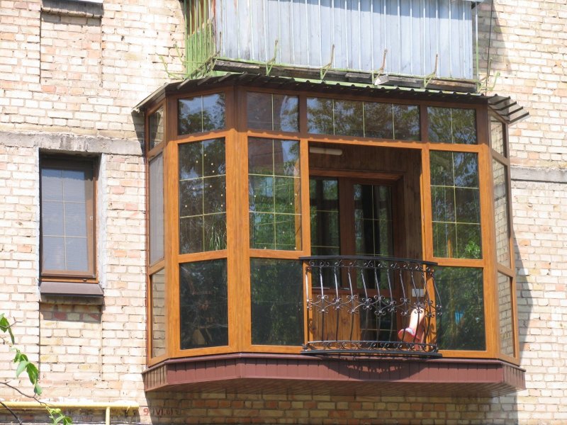 Панорамный балкон в хрущевке