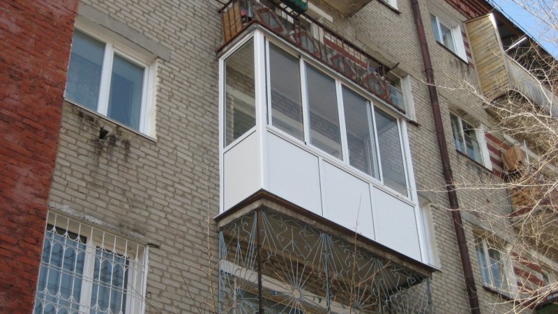 Французское остекление балкона