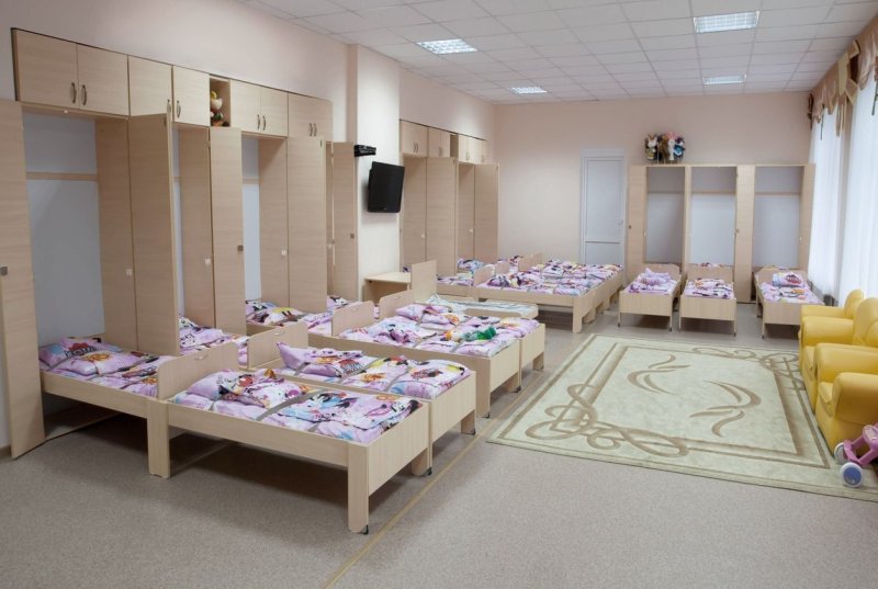 Подиумные кровати в детском саду