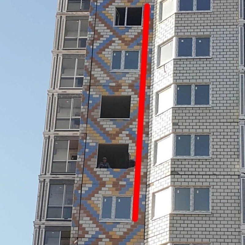 Кривое окно в новостройке