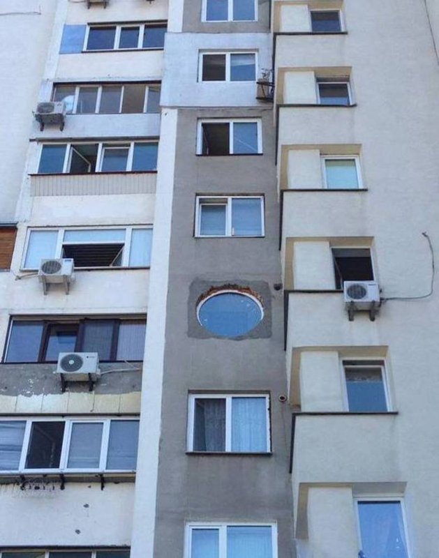 Круглое окно в панельном доме