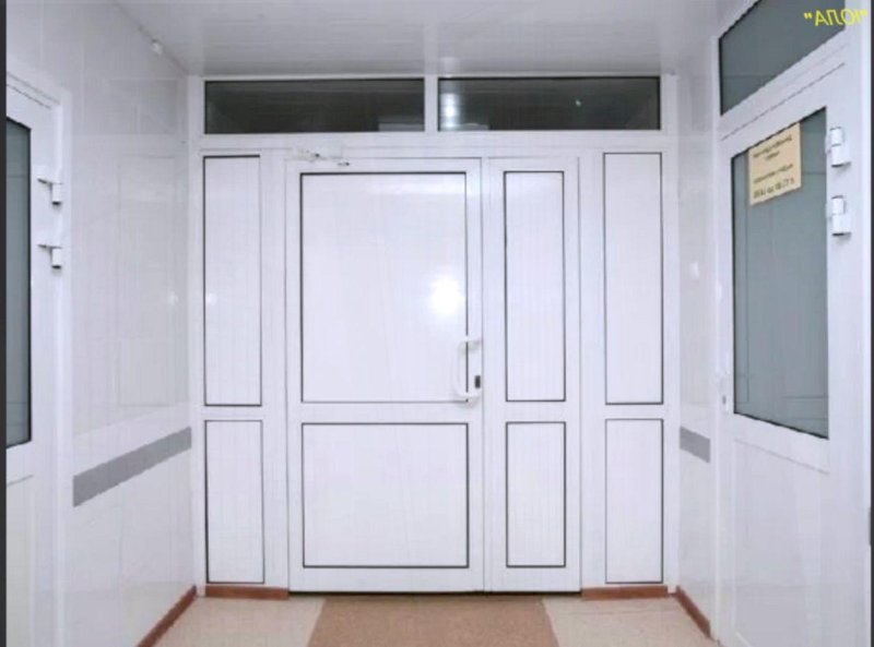 Пластиковые двери